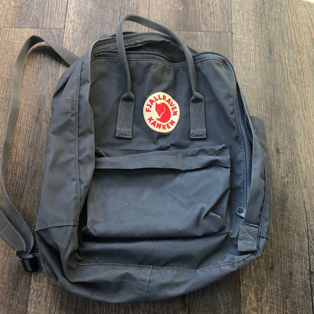Fjallraven kanken backpack (graphite)
